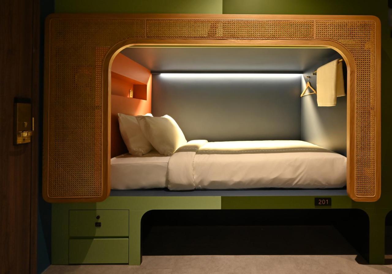 Dream Chaser Boutique Capsule Hotel Сингапур Экстерьер фото